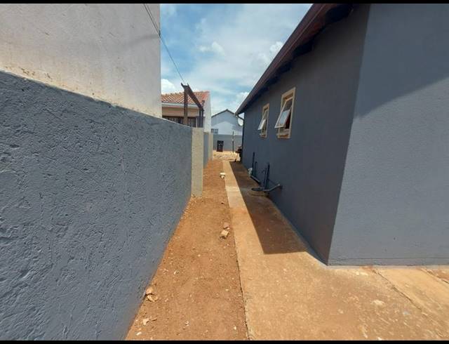 2 BEDROOM HOUSE FOR SALE IN PROTEA GLEN